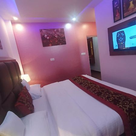 Deluxe Homestay Apartments With Kitchen In Shimla Esterno foto