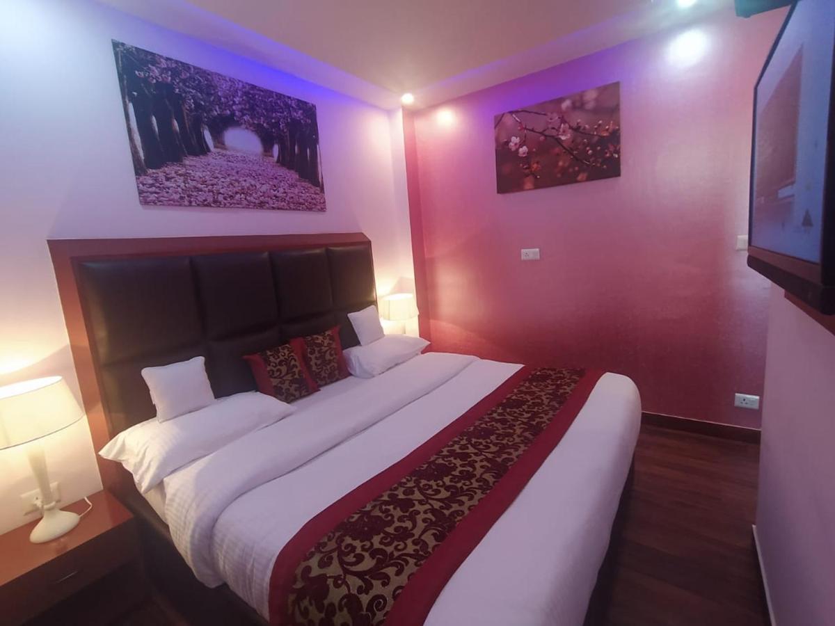 Deluxe Homestay Apartments With Kitchen In Shimla Esterno foto