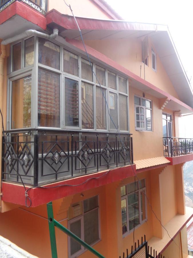 Deluxe Homestay Apartments With Kitchen In Shimla Esterno foto