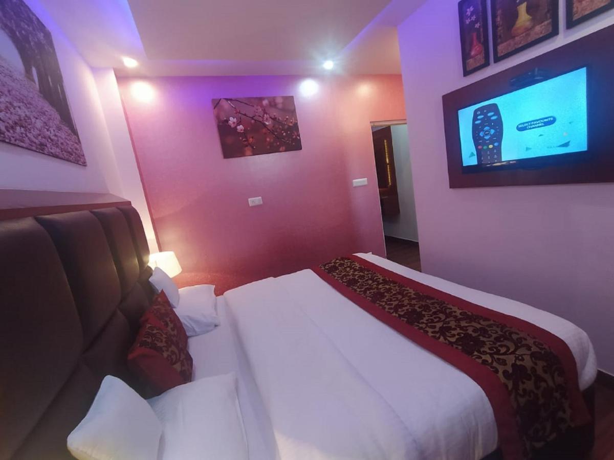 Deluxe Homestay Apartments With Kitchen In Shimla Esterno foto